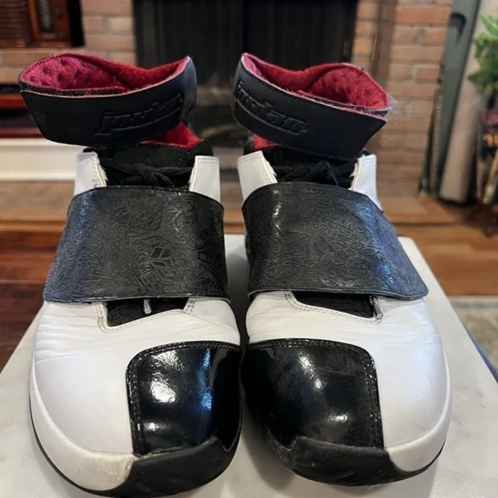 Air Jordan XX 20 OG Playoffs 2005 White Black‎ Red Men's Size 10 Retro Sneakers
